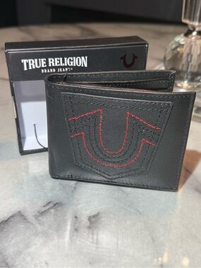 True Religion Leather Horseshoe Logo Stitch Detail Black Bifold Wallet NWT $45